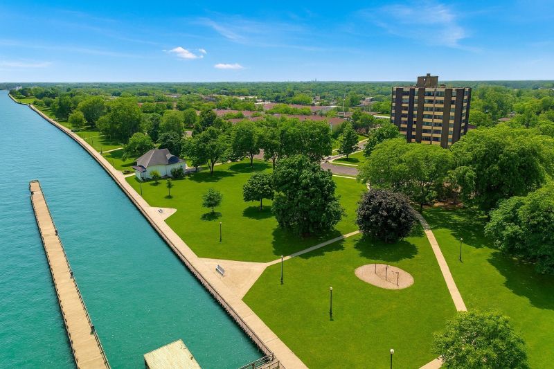 Best Tub To Shower Conversion pros in Wyandotte, MI